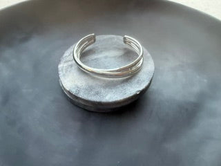 Sterlind Silver Crossover Cuff