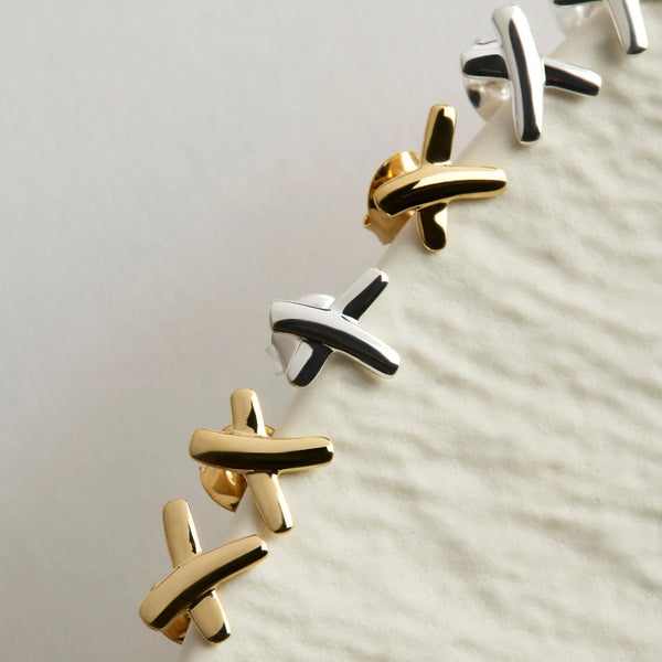 Kiss Stud Earring Gold