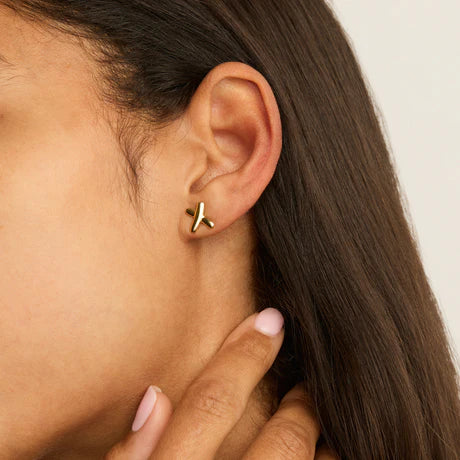 Kiss Stud Earring Gold