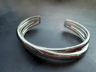 Sterlind Silver Crossover Cuff