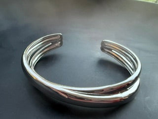 Sterlind Silver Crossover Cuff