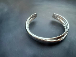 Sterlind Silver Crossover Cuff