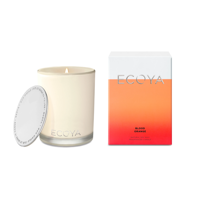 Sparkling blood orange notes are blended with highly aromatic bergamot. Melded with cinnamon, ginger, carnation and musk to create an uplifting and radiant fragrance